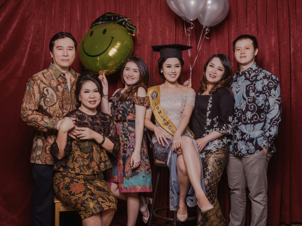 family graduation party High School Graduation Checklist