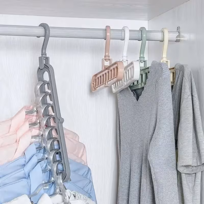 Set of 5 Sturdy Foldable Plastic Hangers