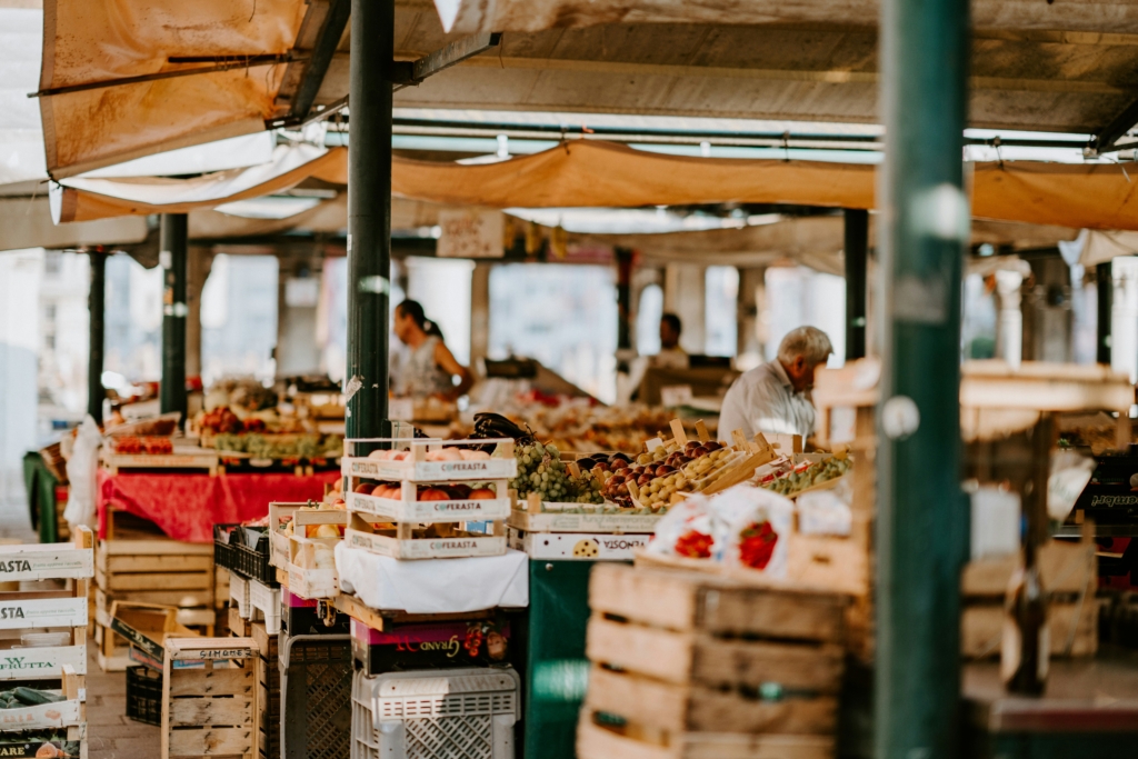 farmers market fall bucket list for families