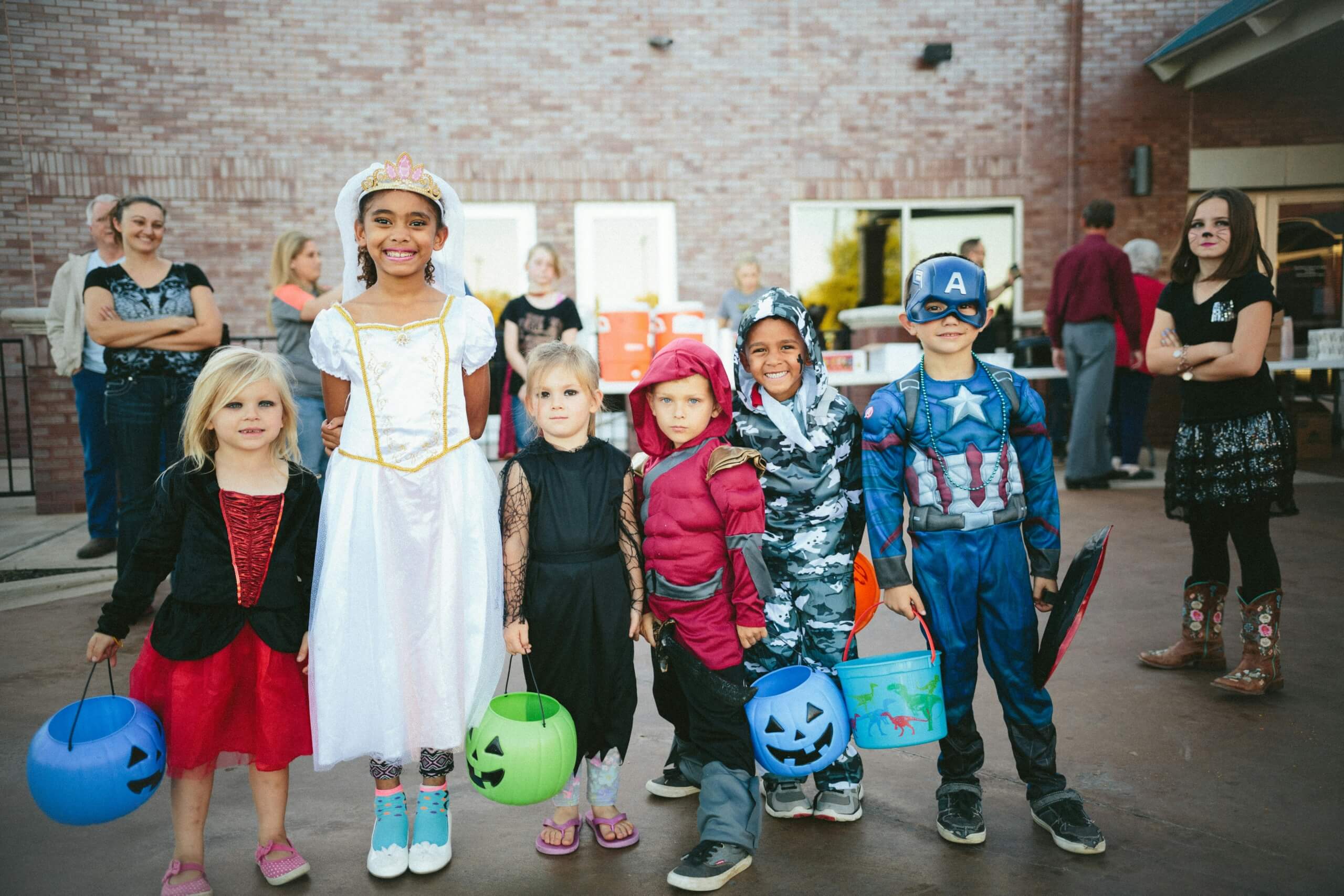 kids trick or treating best candy for halloween