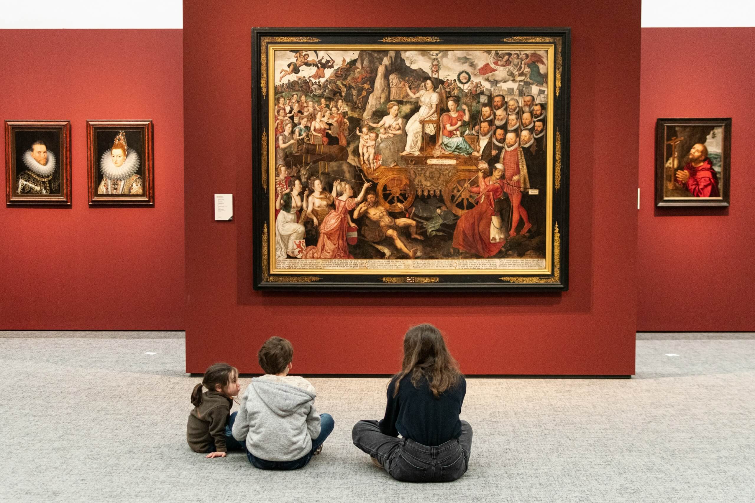 kids at museum - educational travel experiences