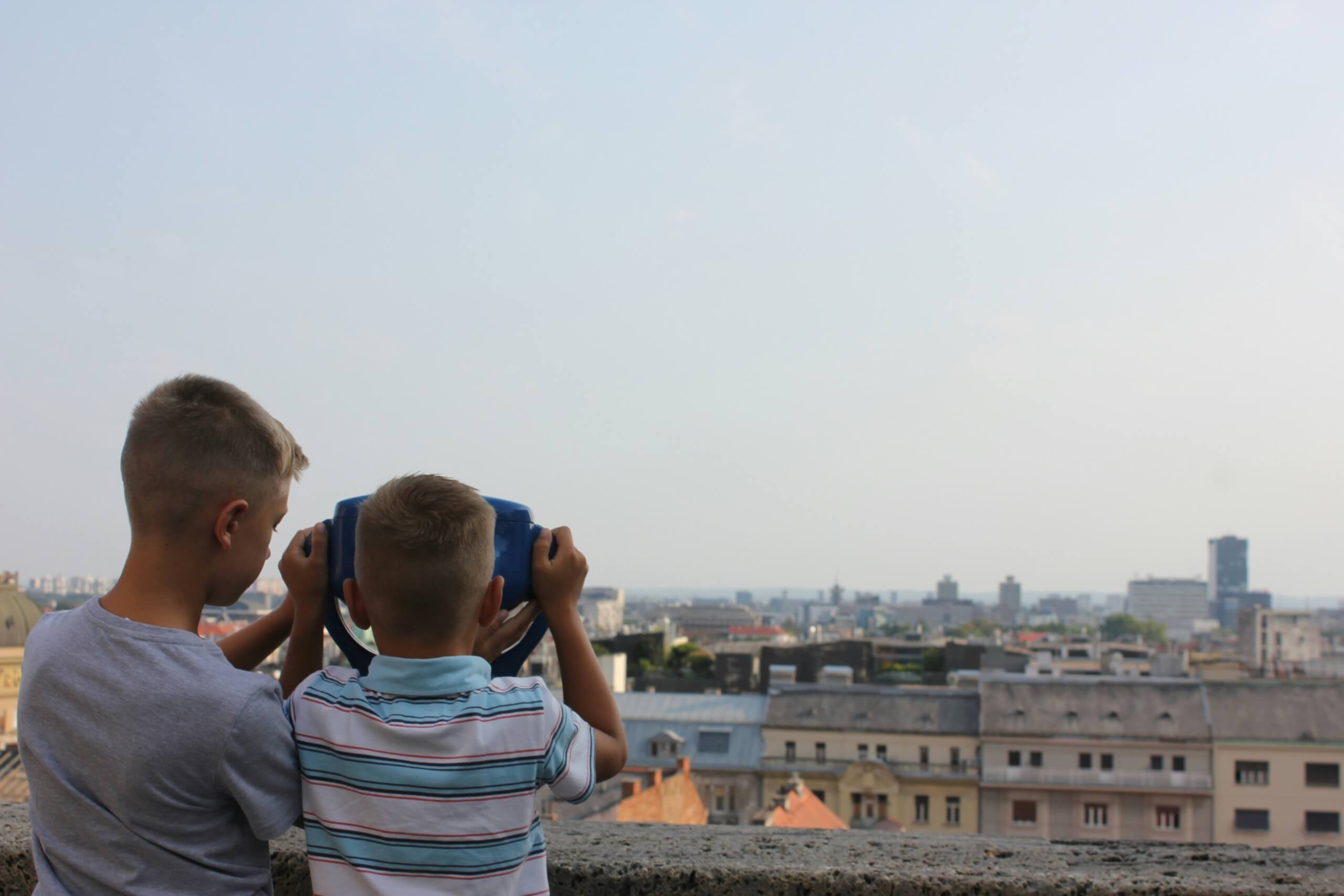 Educational Travel Experiences for Kids - kids looking at landmark