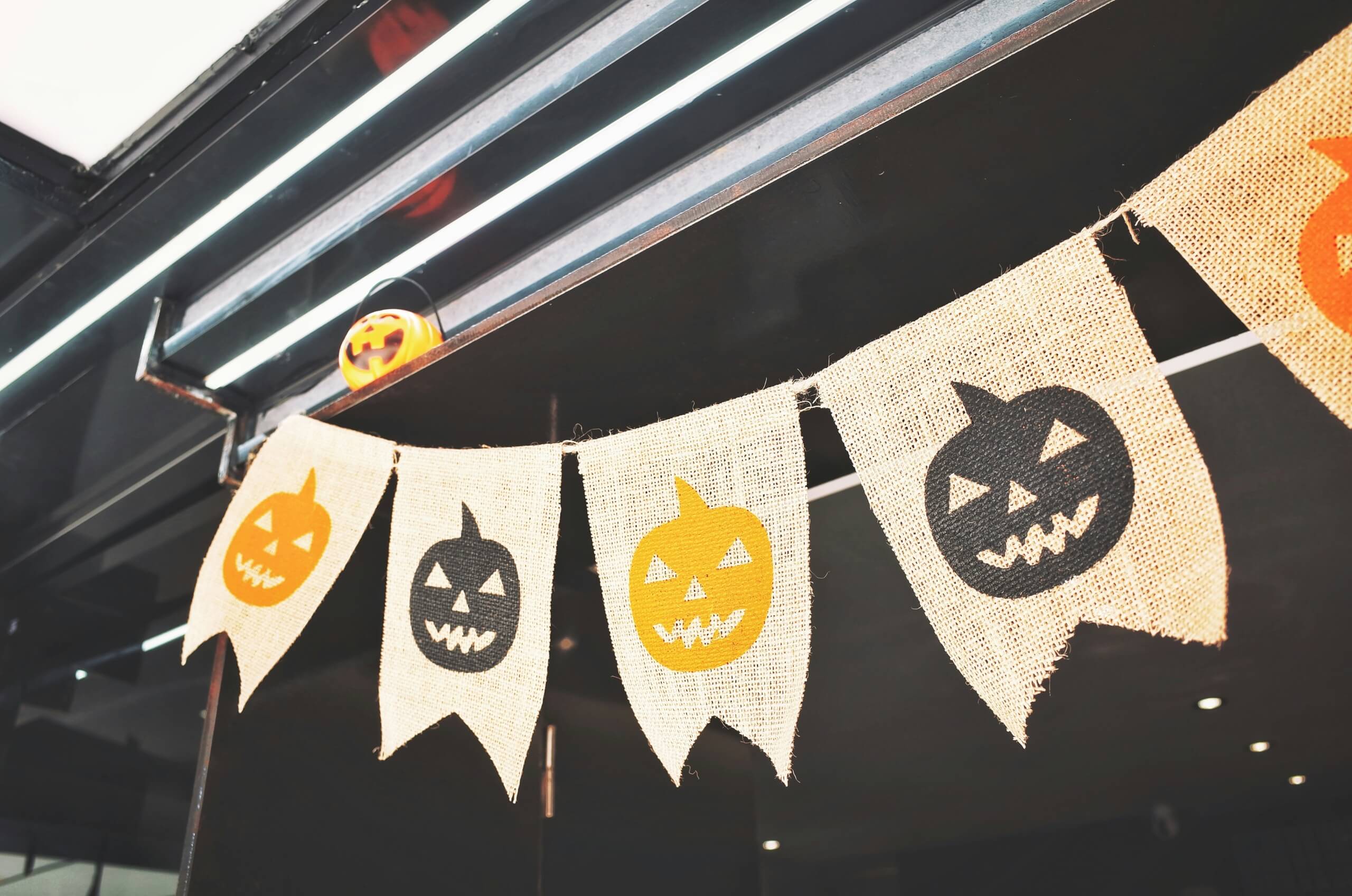 how to decorate your home for halloween wreath banner