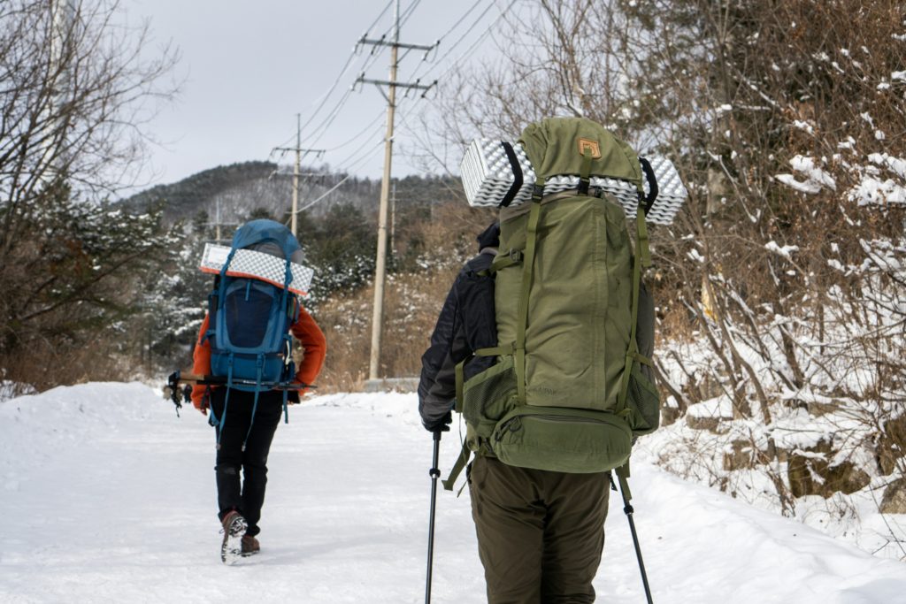 how to layer for winter hiking men hiking in the snow