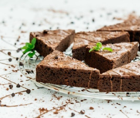 Homemade 4 ingredient flour-less protein brownies