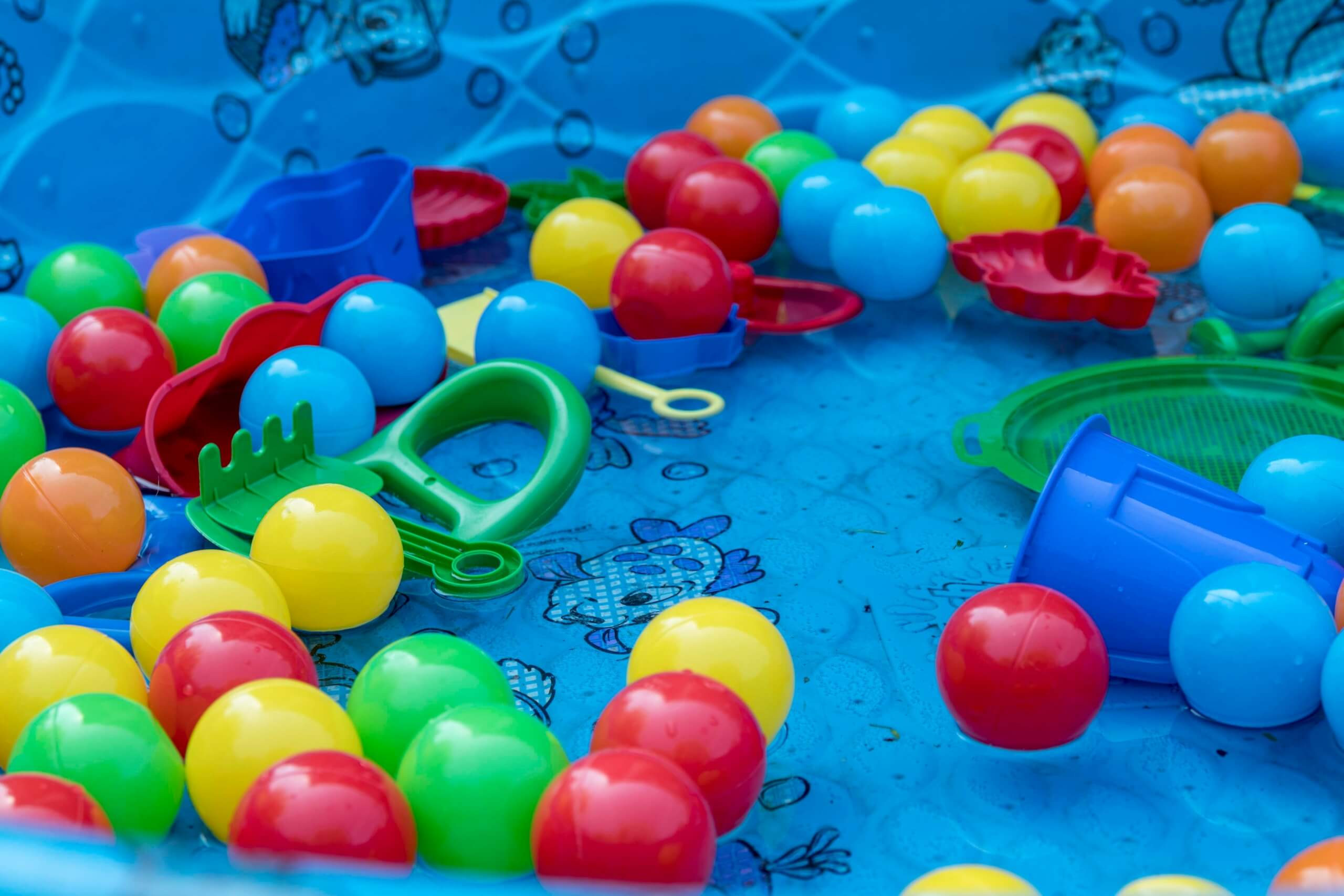 kiddie pool outdoor water fun 4th of july backyard party ideas