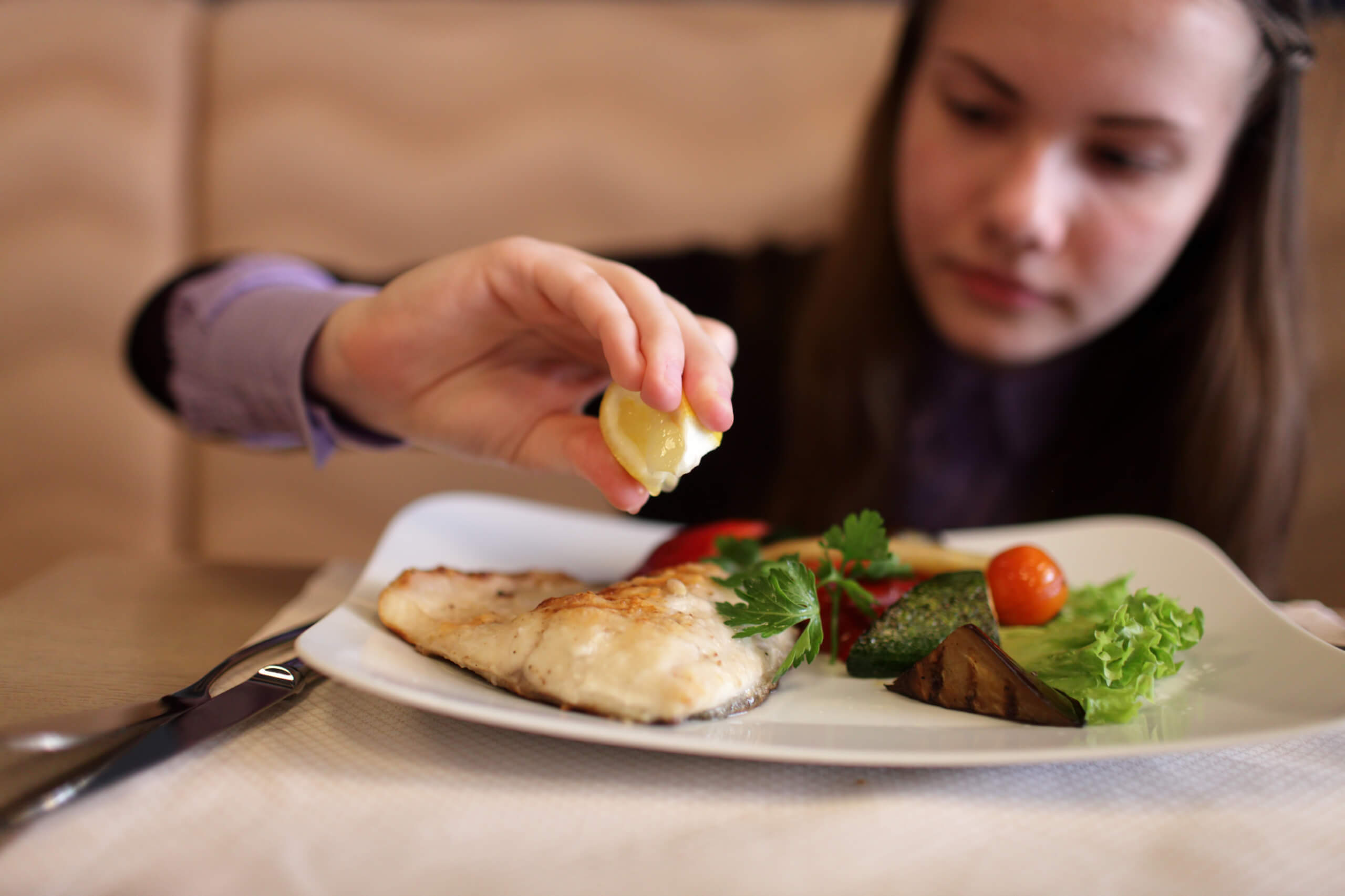 family-friendly seafood - kid having seafood