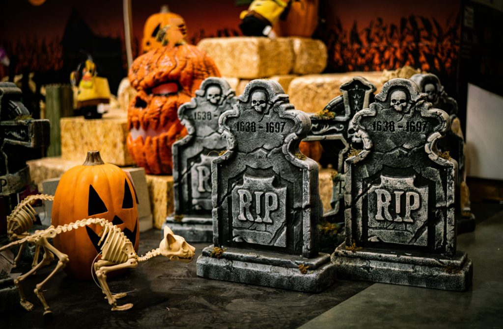 how to decorate your home for halloween gravestones