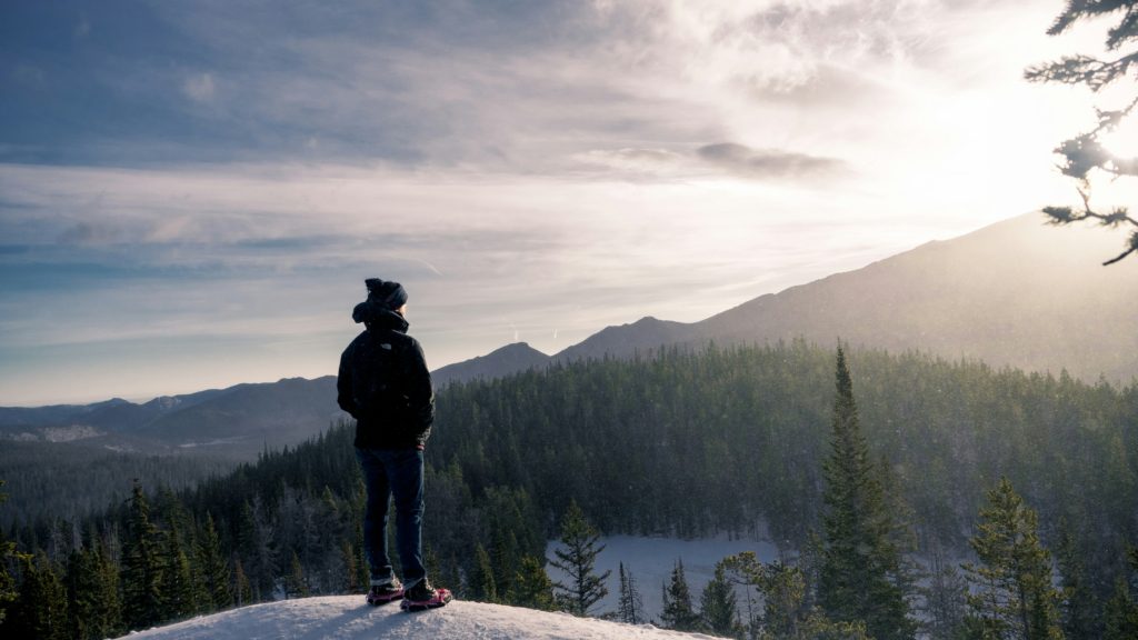 how to layer for winter hiking outside